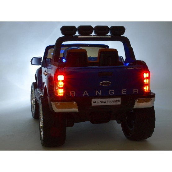 Dvoumístný Ford Ranger Wildtrak 4x4 s 2.4G DO, náhon všech kol, klíčky, FM rádio, ČERVENÉ LAKOVANÉ